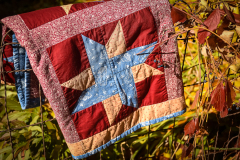 Country-Quilt-On-Fence-2